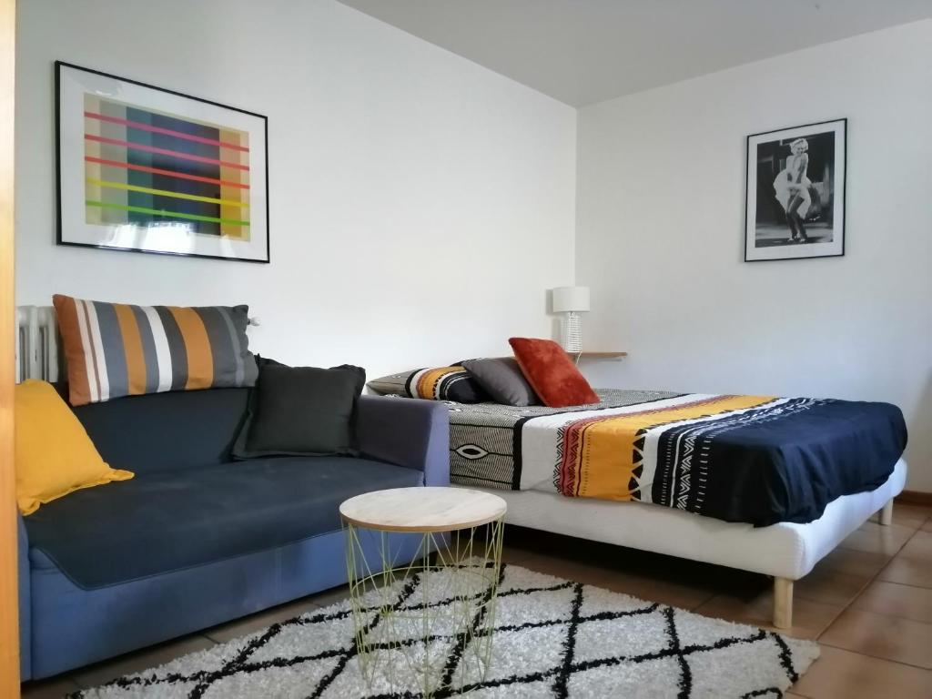 Appartements CAP NATURE - Le Studio -horaires adaptables- Idéal COUPLES et STAGIAIRES PROS Gîtes la Doudou Chemin des Combes 24750 Boulazac