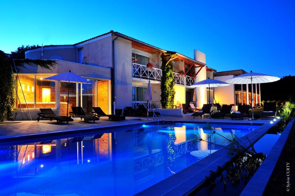 Casa da Relva com Piscina Aquecida Interna