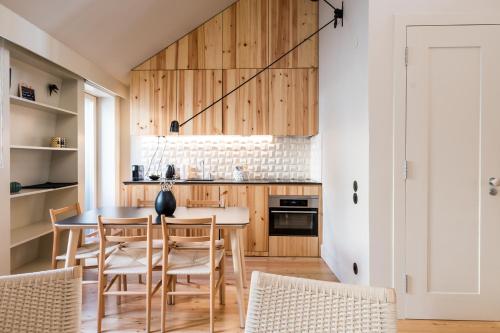 Casas na Portuguesa - Bica Chiado