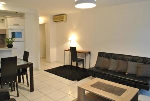 Centre Riviera 2P LHO5516