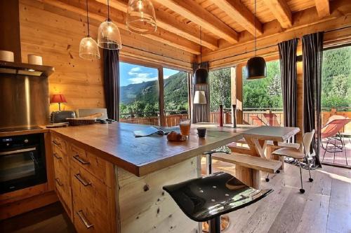 Chalet Prestige cheminée vue excep serrechevalierholidays