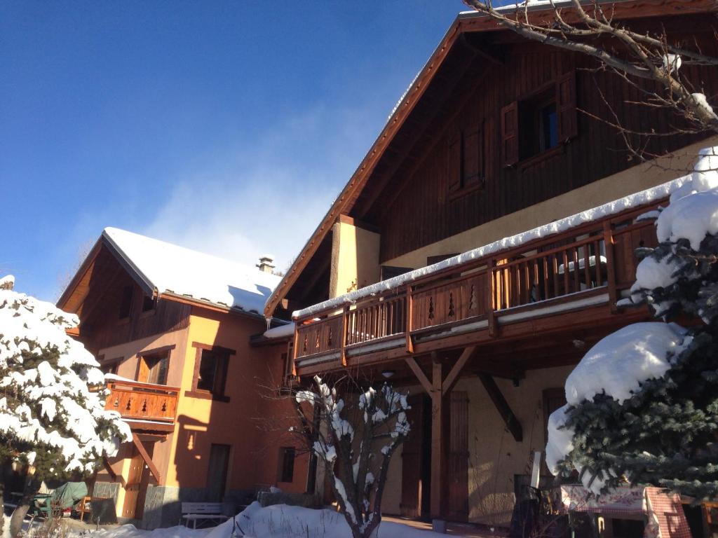 Appartements Chalets La Caillaude 7 chemin St Jacques 05240 La Salle-Les-Alpes