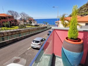 Appartements Charming Studios in Calheta Beach - Villa Esmeralda Av. D. Manuel I, Rua de Trás n 1 - Calheta 9370-135 Calheta Madère