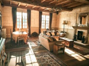 Appartements Château des Sénéchaux, Bourdeilles Château des Sénéchaux 24310 Bourdeilles Aquitaine