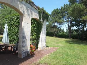 Appartements Château Neuf Le Désert Château Neuf le Désert 24700 Le Pizou Aquitaine