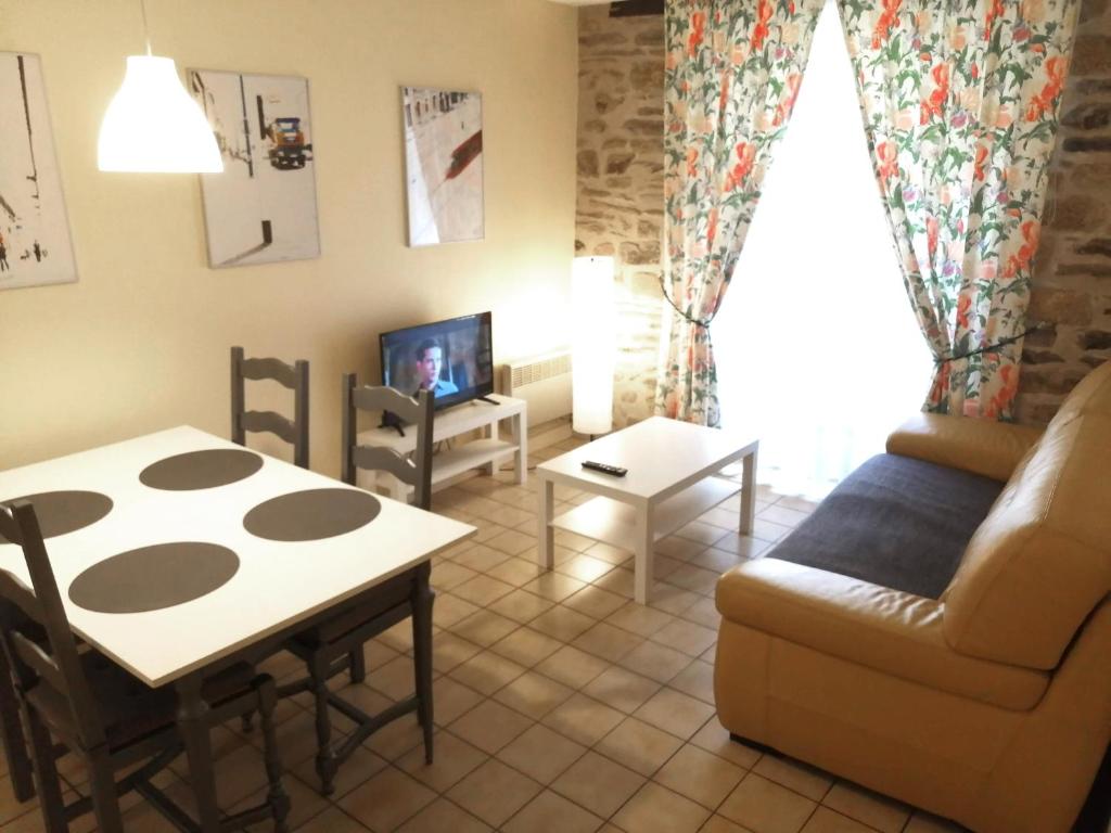 Appartements Chez Gustou 11 Rue Notre Dame d'Août 15110 Chaudes-Aigues