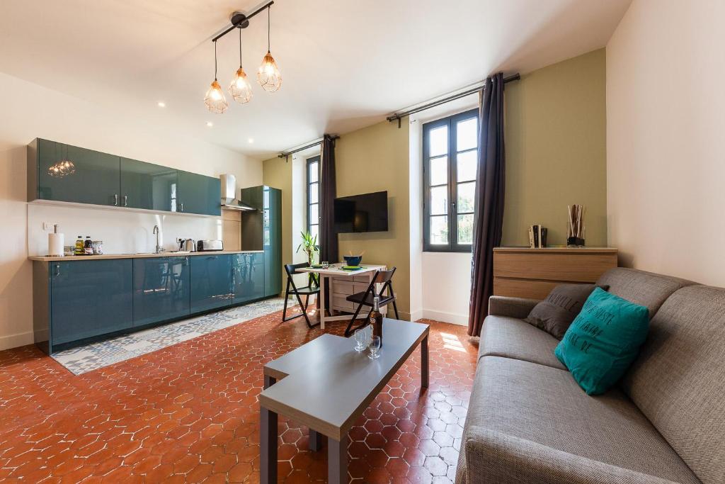 Appartements Chez Nous - 7 Appartements sur le Vieux Port 47 Quai de Rive Neuve 13007 Marseille