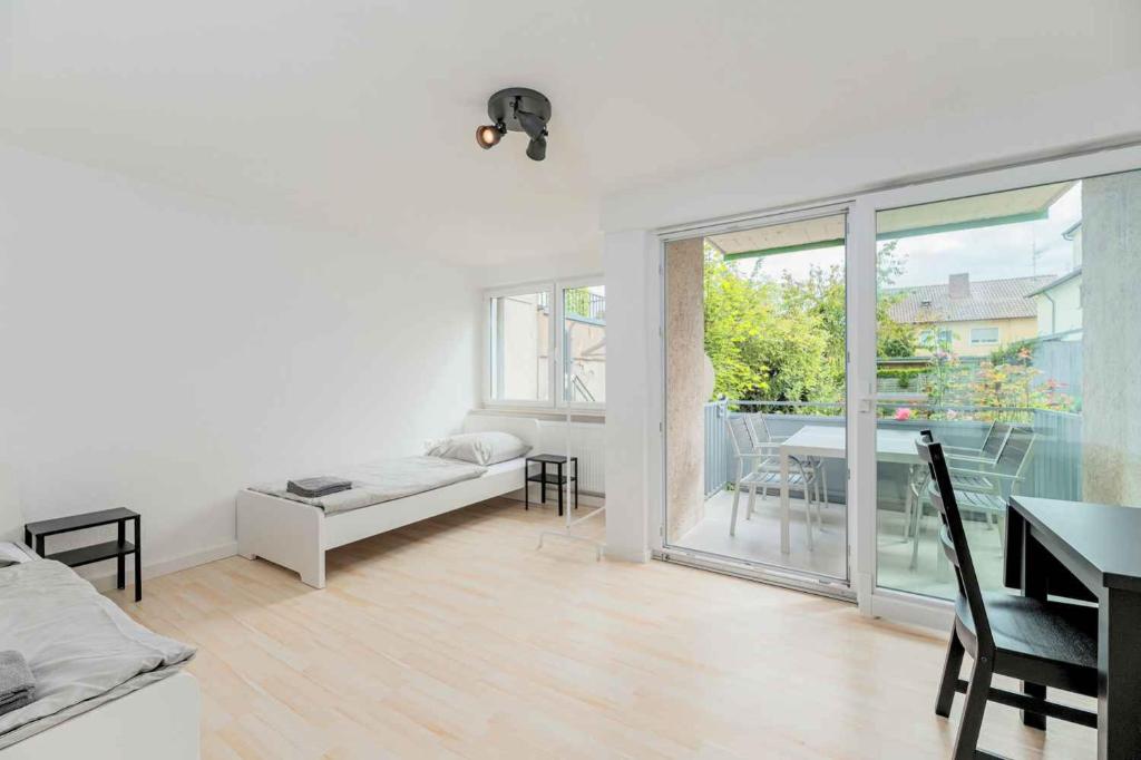 Chic & Bright Apartment with Balcony 4 Enzenhardtplatz, 72622 Nürtingen