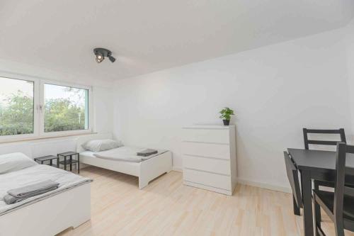 Chic & Bright Apartment with Balcony