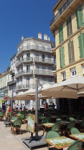 Citilet Louis Blanc 1,2,3 - Three gorgeous, open-plan apartments