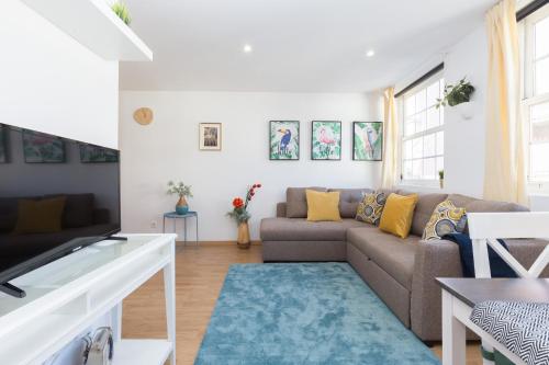 Colorful Fresh Flats - Batalha by Host Wise