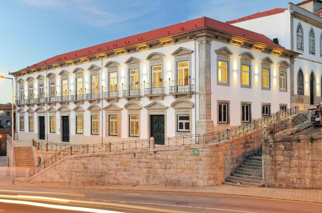 Condes de Azevedo Palace Apartments Rua Saraiva de Carvalho, 93, 4000-520 Porto