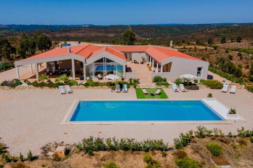 Corte Velada Guest House by LovelyStay