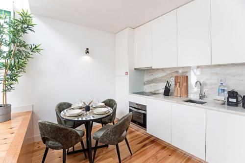D. João IV Apartments by LovelyStay