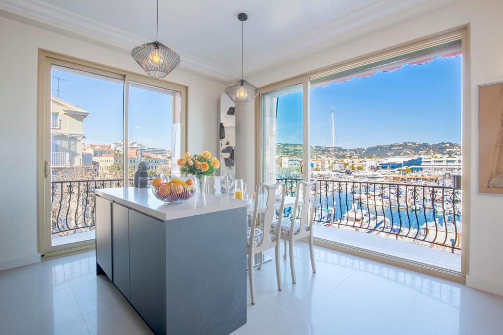 Appartements Darxia -Cannes Vieux Port 16 Quai Saint-Pierre 06400 Cannes