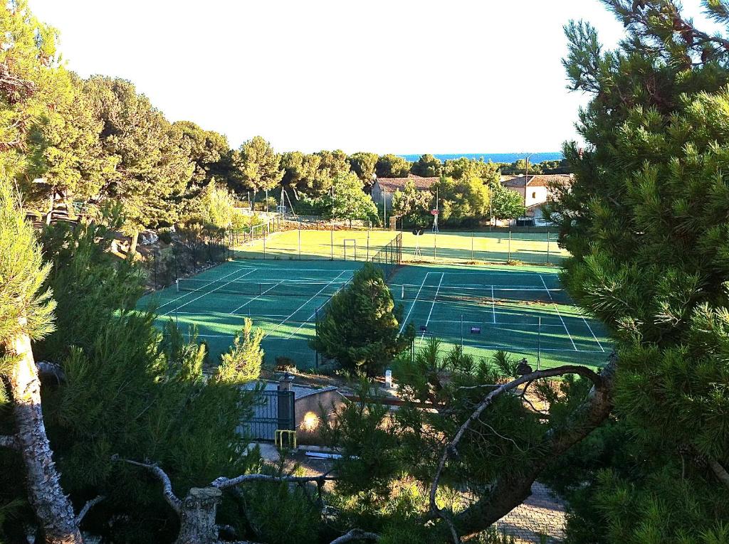 Appart'hôtel Appartements des Joncas La Couronne 7 Chemin du Petit Mas, 13500 Martigues