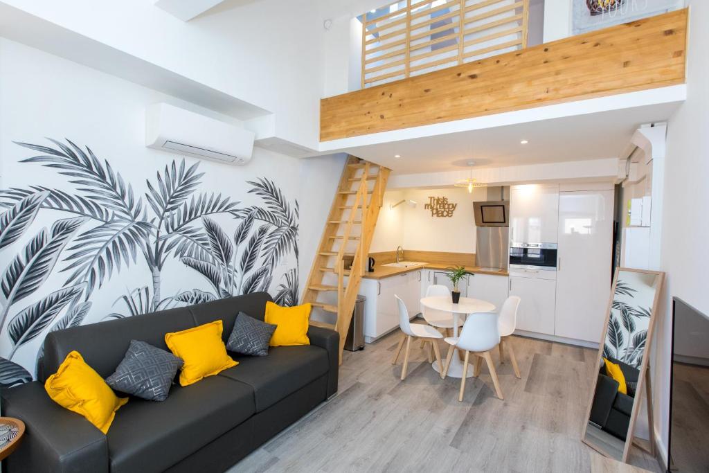 Duplex : Plage 300m, Clim, Netflix 3e étage 18 Rue Hibert, 06400 Cannes