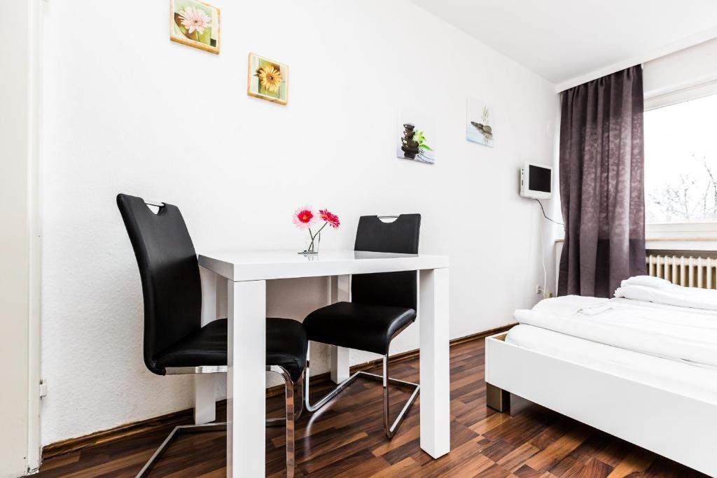 Easy Apartments Work and Stay Cologne Burgstr. 112, 51103 Cologne