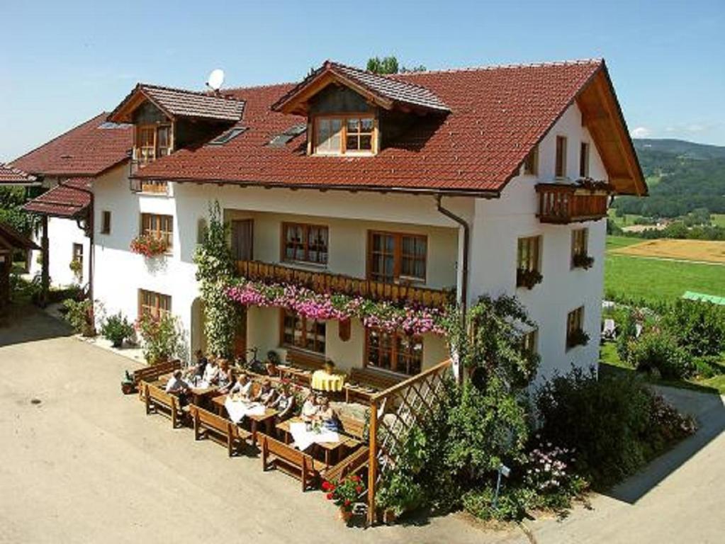 Ederhof Adlmanning 1, 94508 Schöllnach