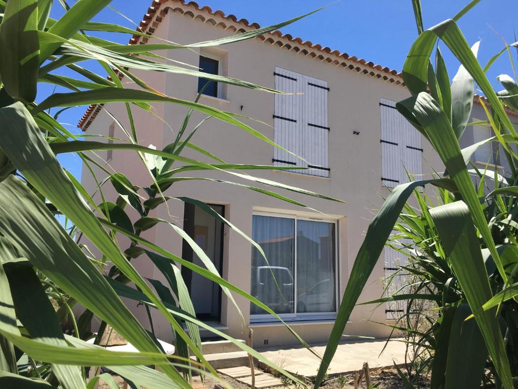 Appartements En camargue 23 bis rue des gravelots 13129 Salin-de-Giraud