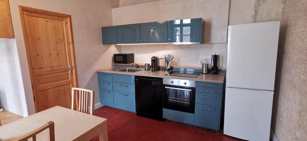 Appartements Appartements et studio rénovés en 2022, Intra Muros Avignon 2ème étage 10 Rue Agricol Perdiguier, 84000 Avignon