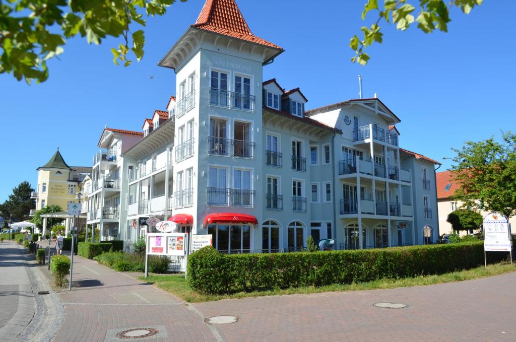 Appartements Ferienappartement und Economyzimmer Residenz Waldkrone Tannenstraße 4 18225 Kühlungsborn