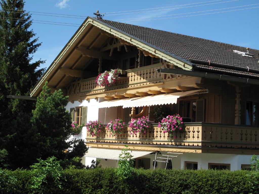 Appartements Ferienhaus Alpenzauber Herzogstandstrasse 2a 82494 Krün