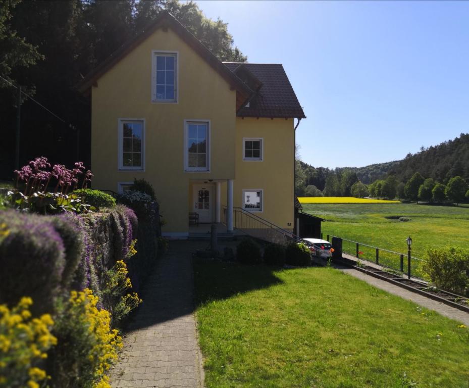 Ferienhaus am Bach Waldstr. 2 Bachleiten, 93180 Deuerling