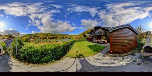 Ferienhaus Chalet am Waldsee - Badesee Rieden Traumferienhaeuser-Eifel