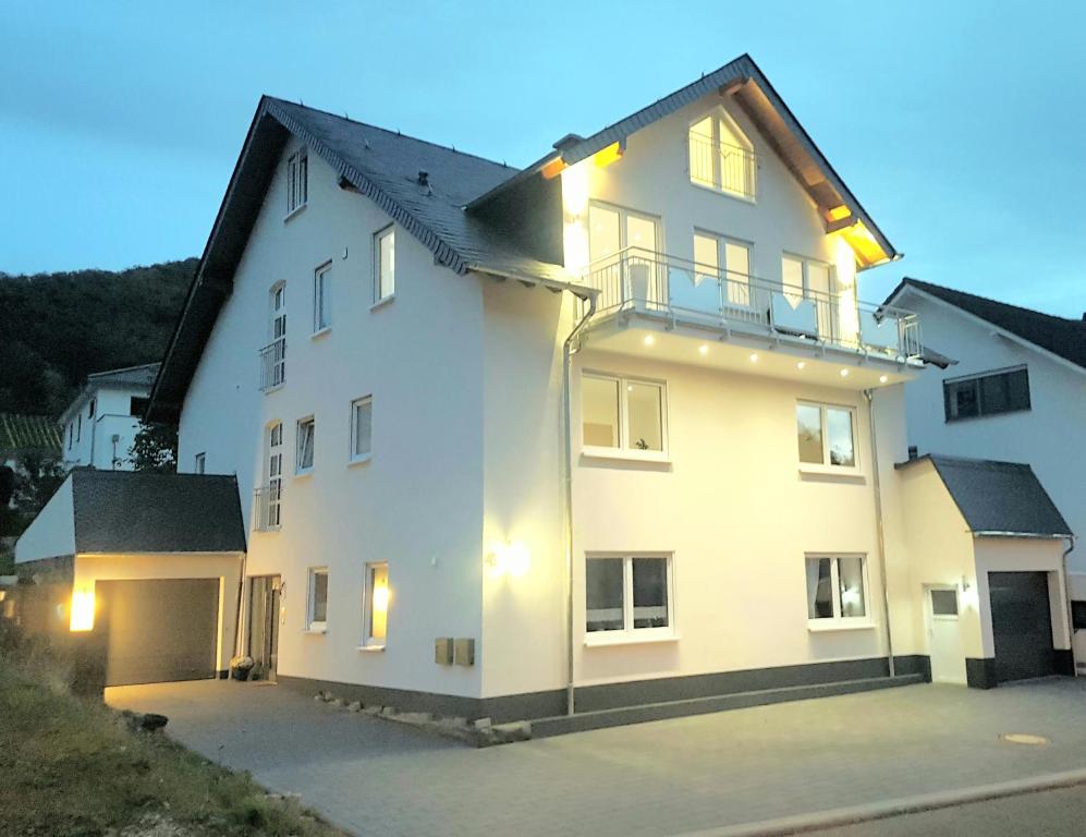 Appartements Ferienhaus MoselCharme 4 Jean-Stulens-Straße 56332 Alken