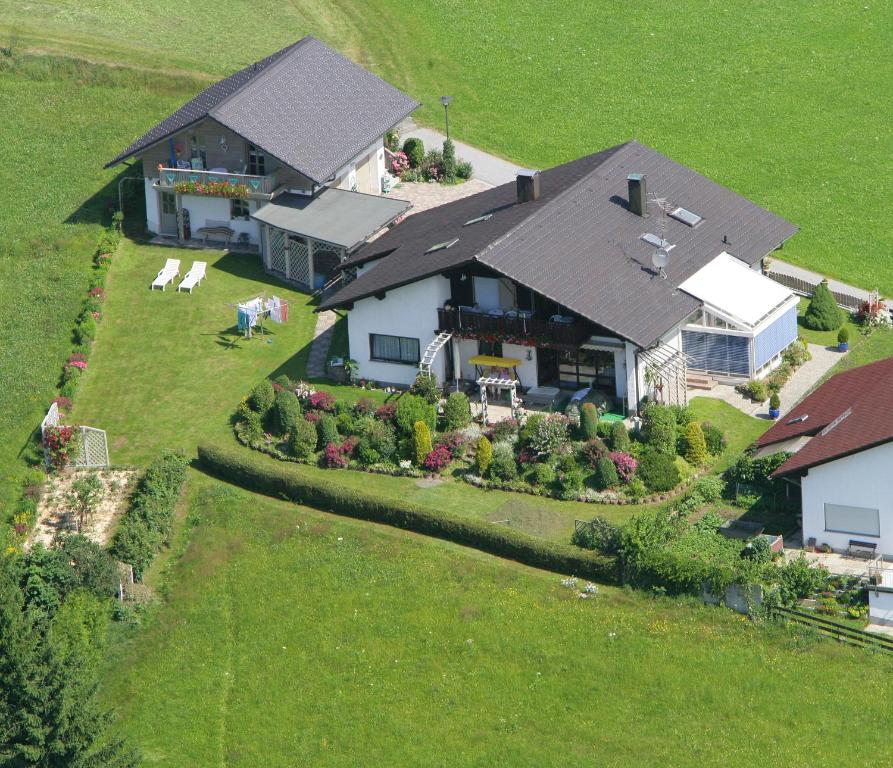 Ferienhaus und Ferienwohnungen Holzapfel Geiersthal 4 Steinzenweg, 94244 Geiersthal