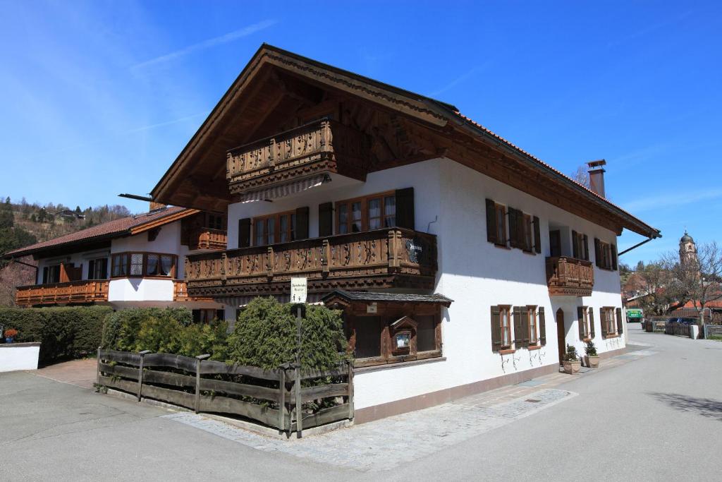 Ferienhäuser Werdenfels Pechhüttenweg 4+6, 82481 Mittenwald