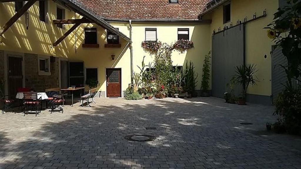 Appartements Ferienhof Seeber Dorfstraße 6, Neubronn 97990 Weikersheim