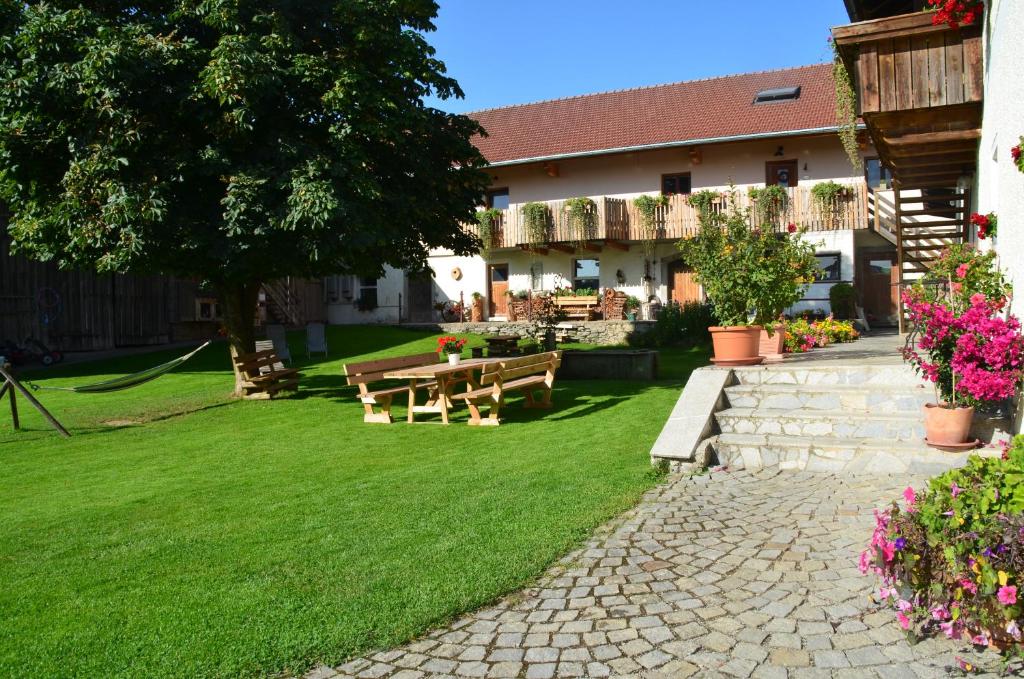 Appartements Ferienhof Weishäupl 1 Glotzing 94107 Untergriesbach
