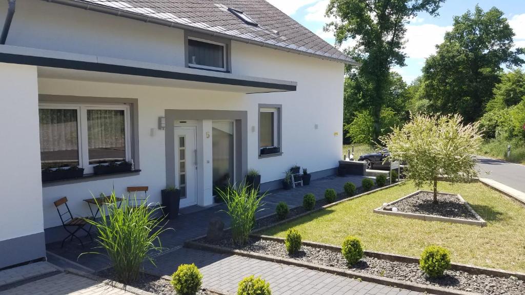 Ferienwohnung 2 Haus Talblick 5 Talstraße Haus Talblick, 56812 Valwig