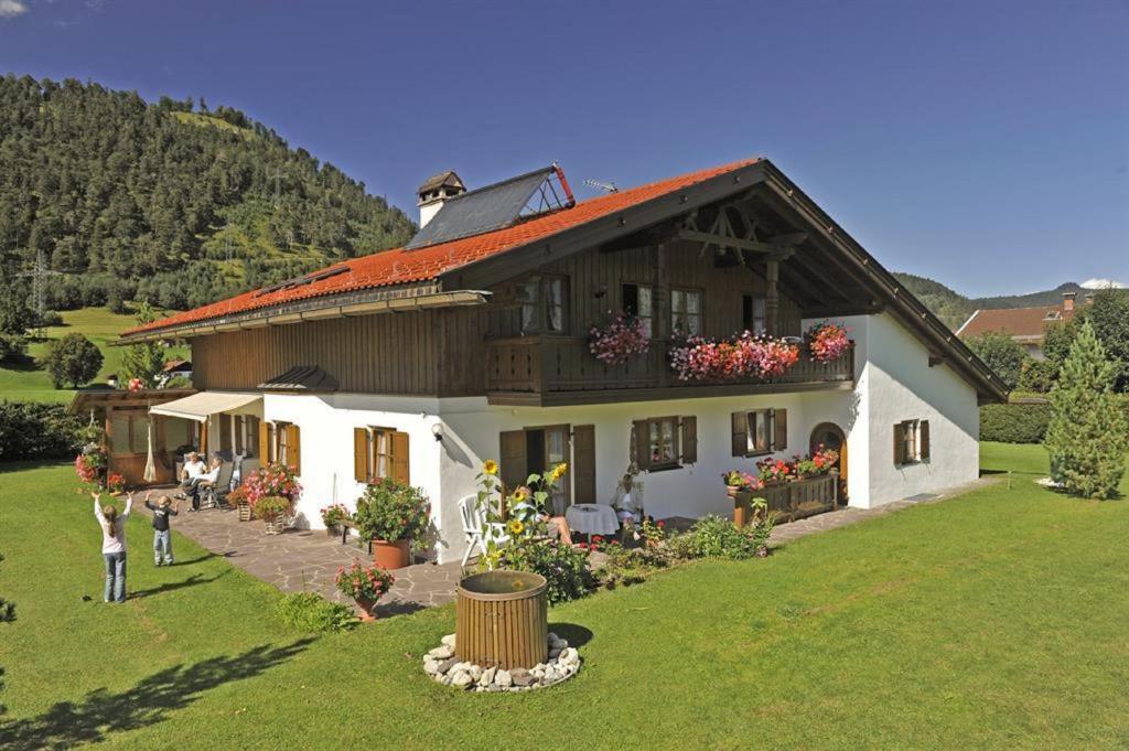 Ferienwohnung Alpenwelt 5 Zugspitzstraße, 82499 Wallgau