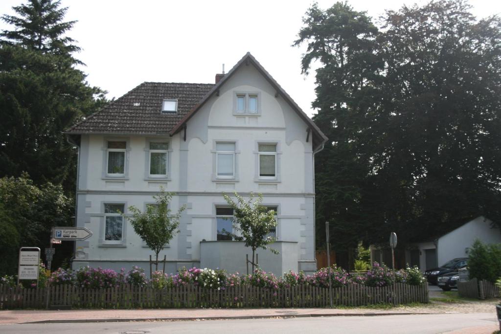 Appartements Ferienwohnung am Kurpark Agnes-Miegel-Platz 1 31542 Bad Nenndorf