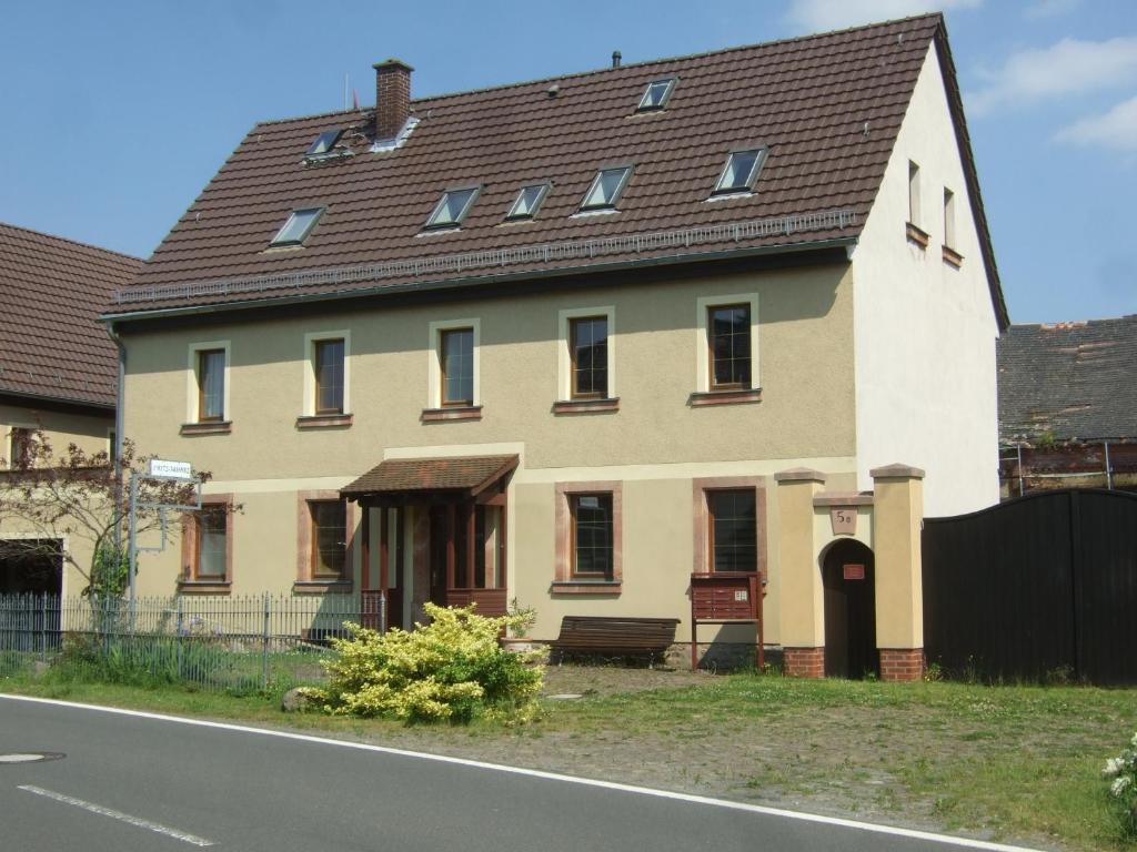 Appartements Ferienwohnung am Neuseenland 5A Großpötzschau 04571 Rötha