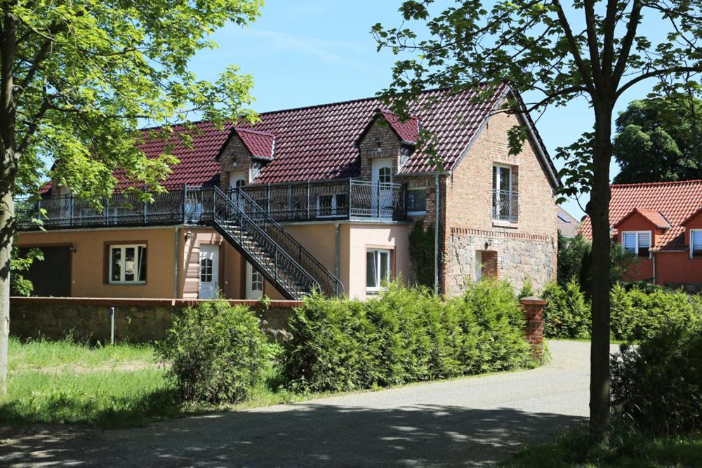 Appartements Ferienwohnung am Parsteinsee 2 Oderberger Straße Parstein 16248 Parstein