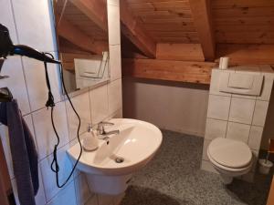 Ferienwohnung am See mit Bergblick & Sonnenbalkon