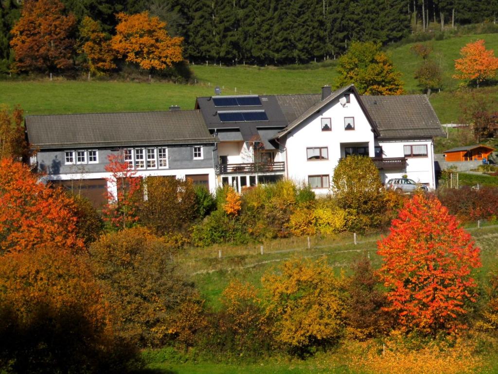 Ferienwohnung Bäumner Im Rosengarten 11, 57319 Bad Berleburg