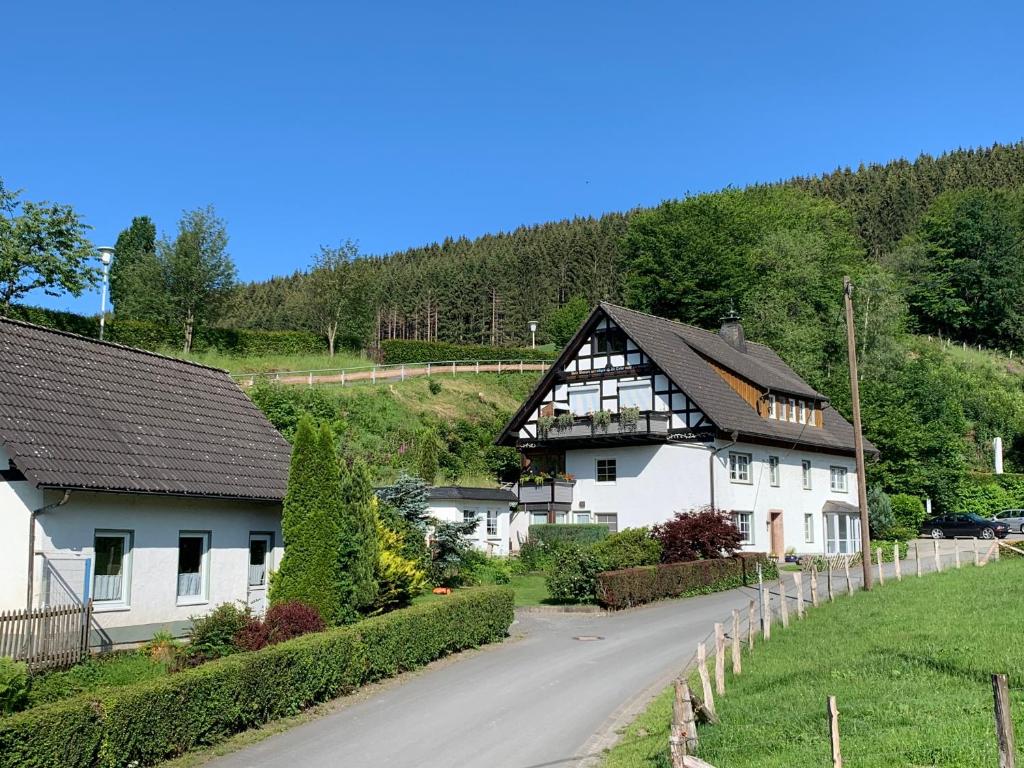 Appartements Ferienwohnung Dünnebacke Obersorpe 4 Ferienwohnung 57392 Schmallenberg