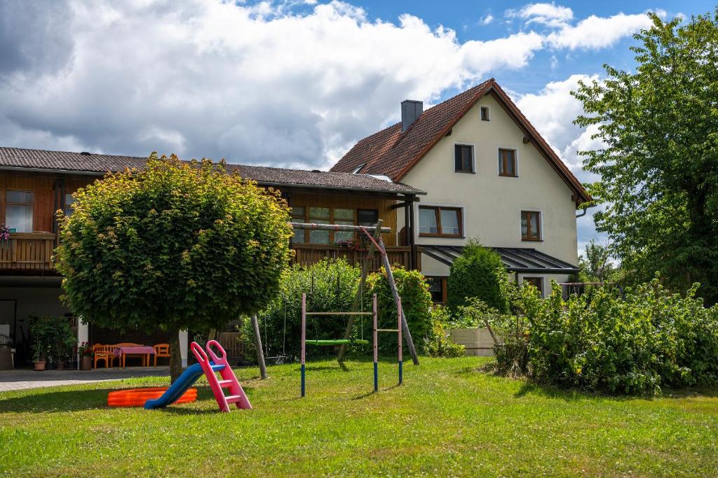 Ferienwohnung Haus Inge 32 Saubersriether Strasse, 92709 Moosbach