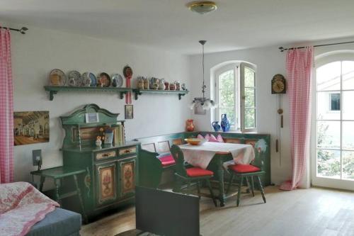 Ferienwohnung in seenaher Künstlervilla in Gstadt