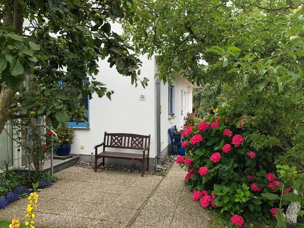 Appartements Ferienwohnung mit Garten Postreihe 7a 18375 Wieck