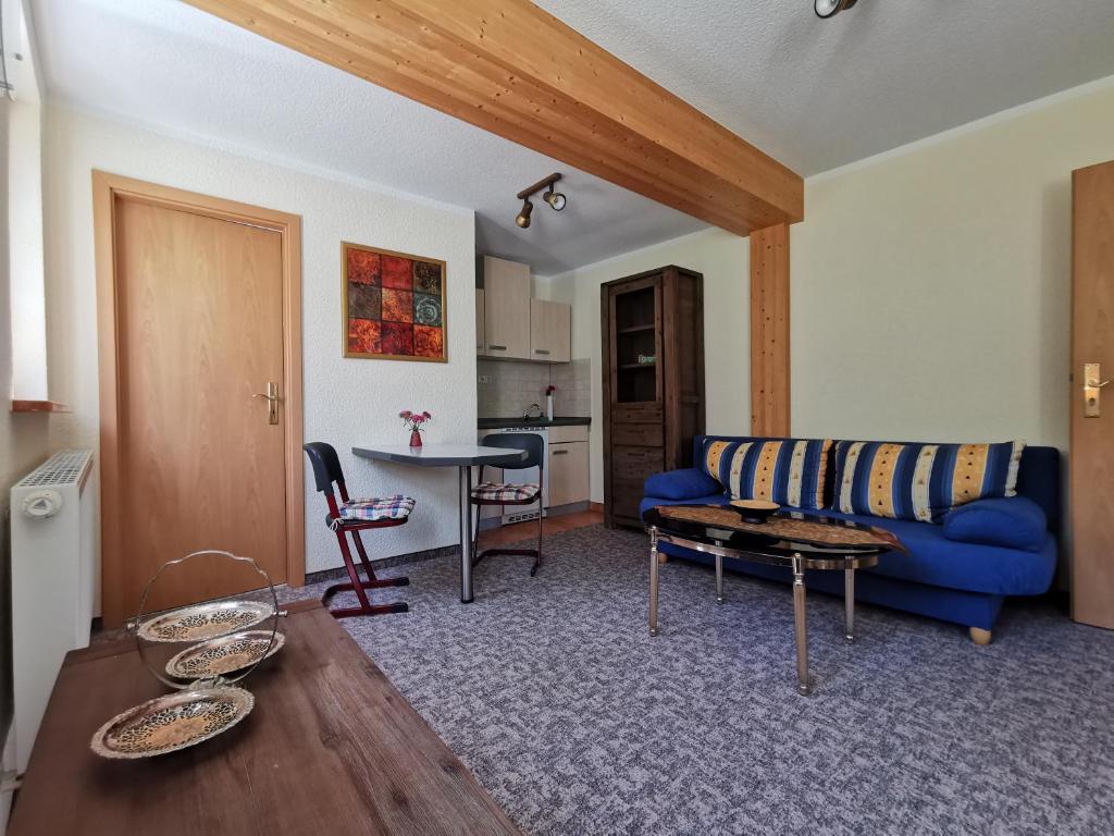 Appartements Ferienwohnung \ Neumannshof 1 07389 Gössitz