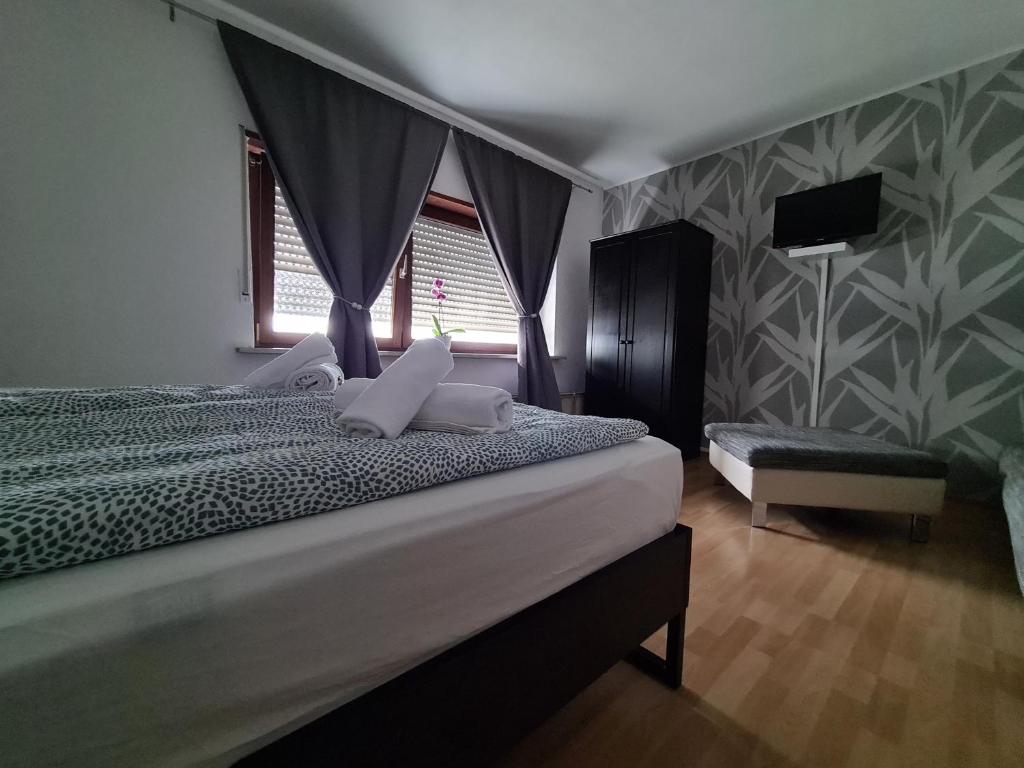 Appartements Ferienwohnung Schwetzingen Hirschbrunnenweg 31 68723 Schwetzingen