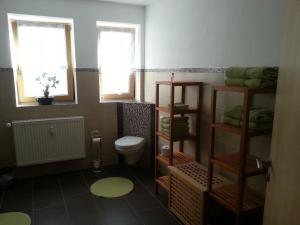 Ferienwohnung und Sommerhaus unter der Burg