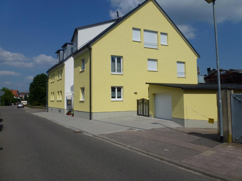 Ferienwohnung zur Stadtmauer Luitpoldstr.32 1.OG, 76887 Bad Bergzabern