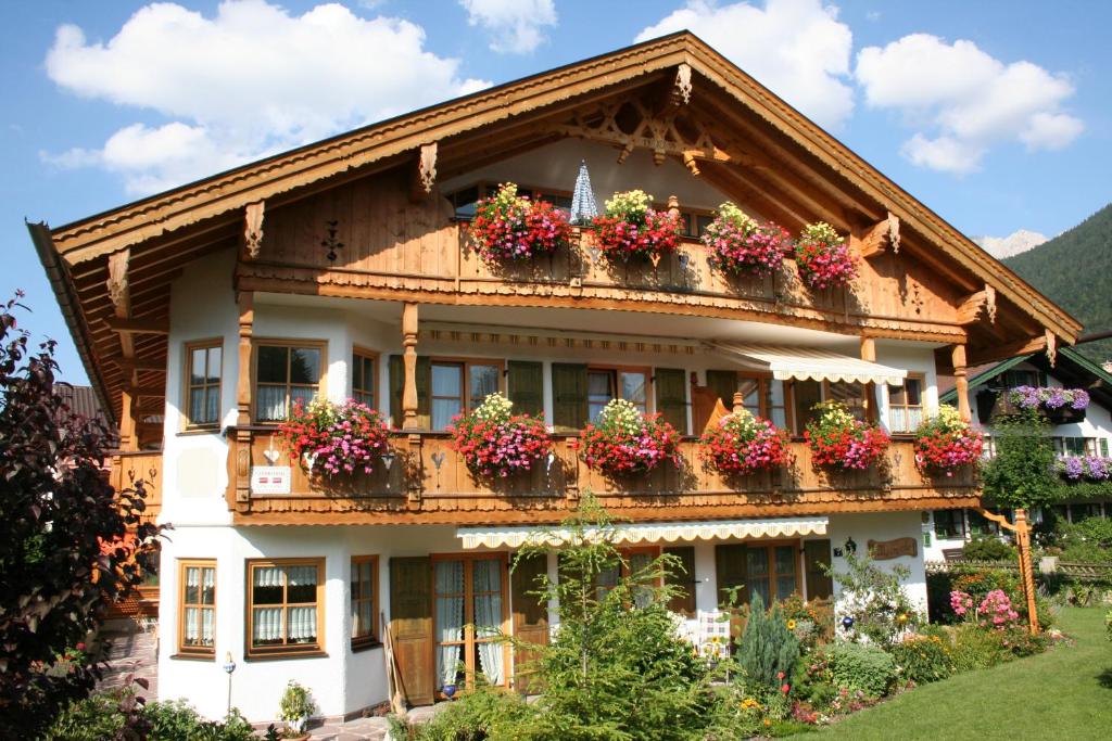 Ferienwohnungen Alpenperle 7 Dammkarstraße, 82481 Mittenwald